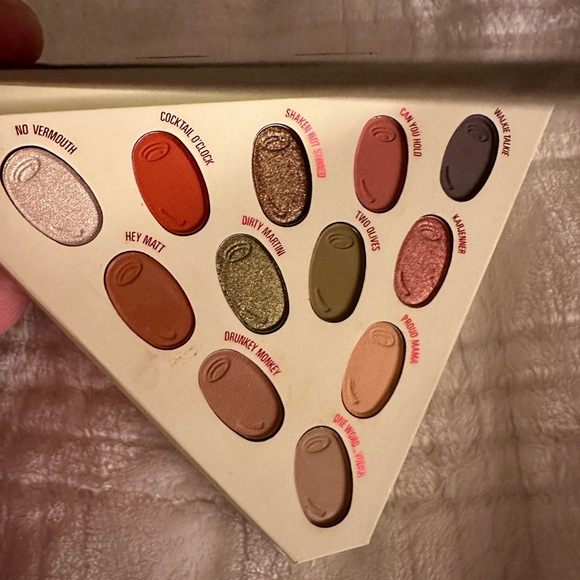 BRAND NEW- NEVER OPENED Kylie Cosmetics Kris Collection Pressed Powder Palette - Picture 8 of 13